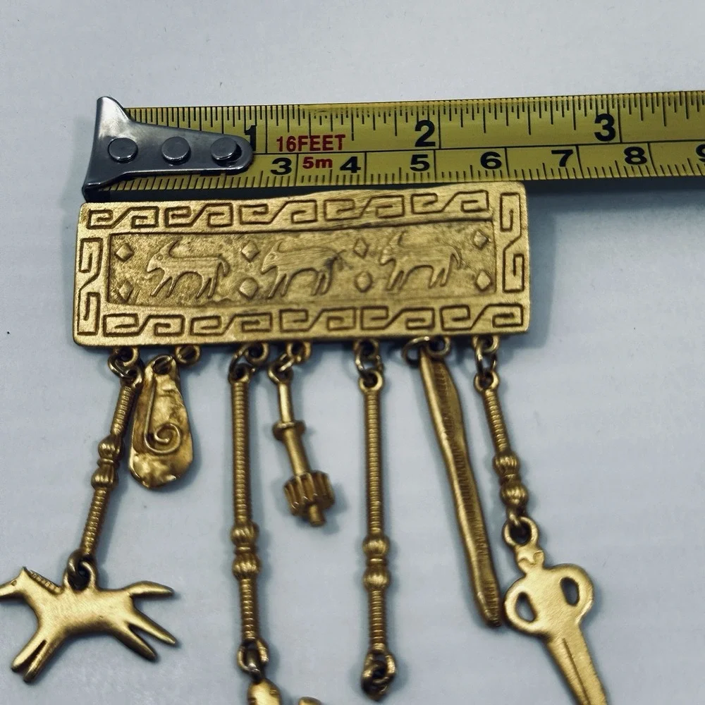 JJ‎ 1988 Southwest Style Dangle Brooch Lizard Dog Key Gold Tone Pin VTG